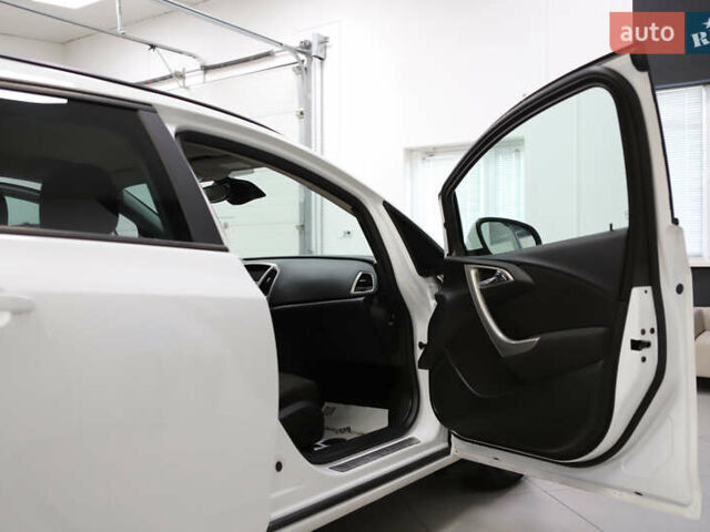 Белый Опель Астра, объемом двигателя 1.7 л и пробегом 140 тыс. км за 7700 $, фото 63 на Automoto.ua