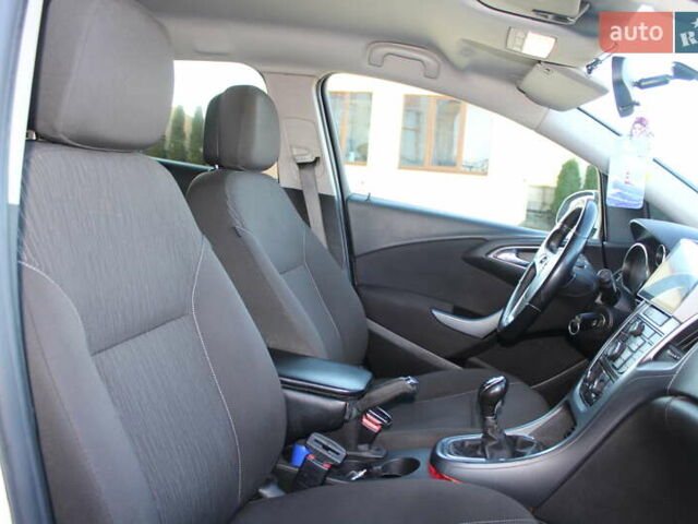 Белый Опель Астра, объемом двигателя 1.69 л и пробегом 224 тыс. км за 7490 $, фото 53 на Automoto.ua