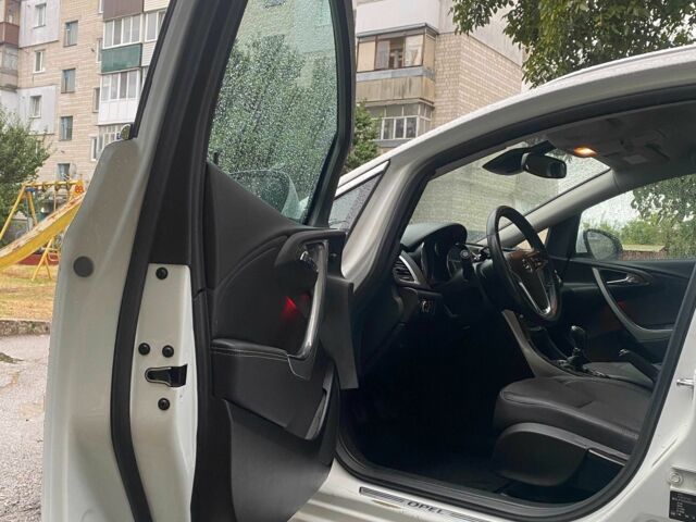 Опель Астра 2013 в Фастове на Automoto.ua Белый Опель Астра, объемом двигателя 1.7 л и пробегом 296 тыс. км за 8000 $, фото 10 на Automoto.ua