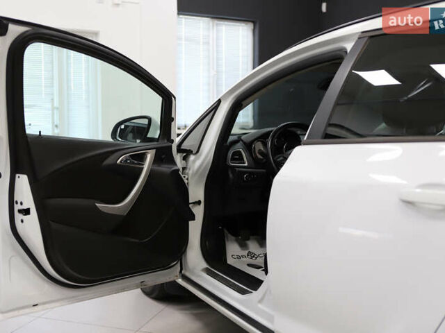 Белый Опель Астра, объемом двигателя 1.7 л и пробегом 140 тыс. км за 7700 $, фото 44 на Automoto.ua