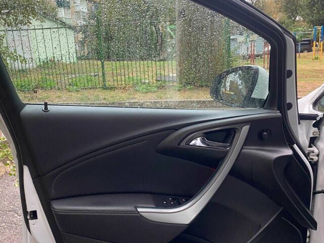 Опель Астра 2013 в Фастове на Automoto.ua Белый Опель Астра, объемом двигателя 1.7 л и пробегом 296 тыс. км за 8000 $, фото 14 на Automoto.ua