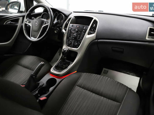 Белый Опель Астра, объемом двигателя 1.7 л и пробегом 140 тыс. км за 7700 $, фото 82 на Automoto.ua