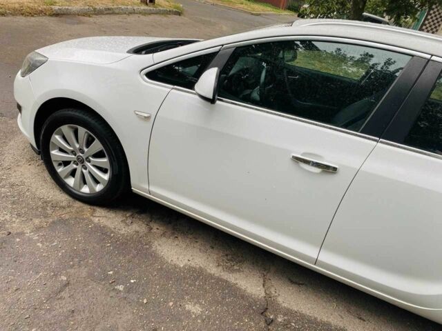 Опель Астра 2013 в Фастове на Automoto.ua Белый Опель Астра, объемом двигателя 1.7 л и пробегом 296 тыс. км за 8000 $, фото 3 на Automoto.ua