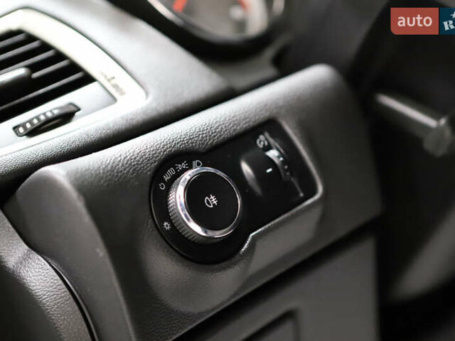 Белый Опель Астра, объемом двигателя 1.7 л и пробегом 140 тыс. км за 7700 $, фото 51 на Automoto.ua