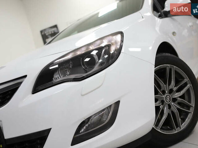 Белый Опель Астра, объемом двигателя 1.7 л и пробегом 140 тыс. км за 7700 $, фото 16 на Automoto.ua