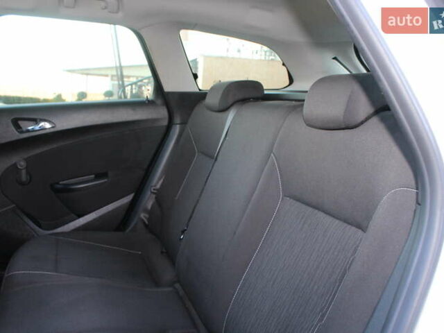 Белый Опель Астра, объемом двигателя 1.69 л и пробегом 224 тыс. км за 7490 $, фото 40 на Automoto.ua