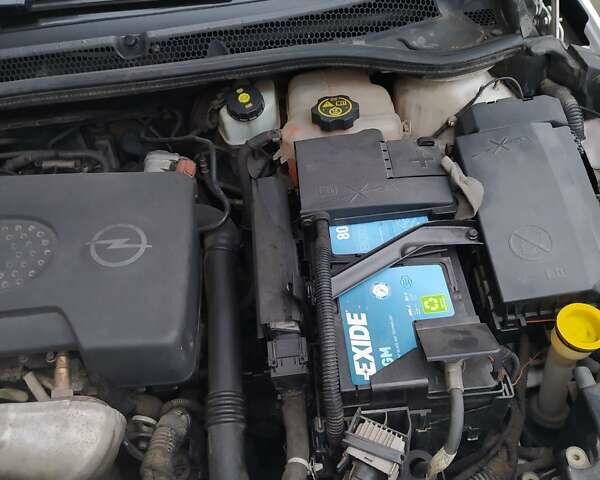 Белый Опель Астра, объемом двигателя 1.3 л и пробегом 190 тыс. км за 6800 $, фото 16 на Automoto.ua