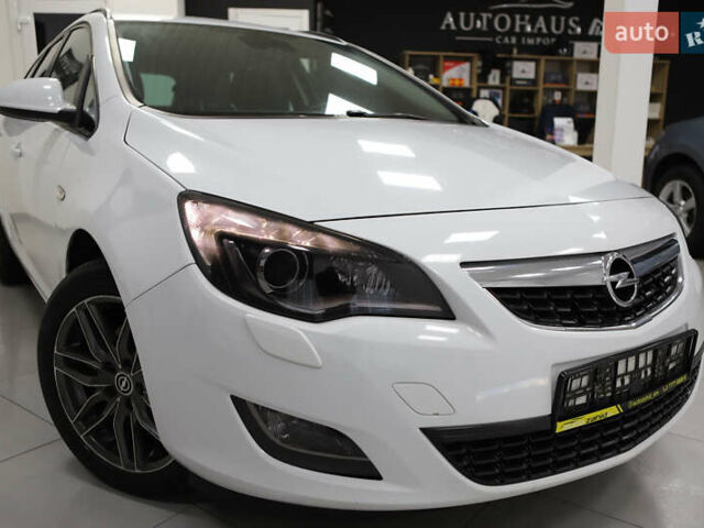 Белый Опель Астра, объемом двигателя 1.7 л и пробегом 140 тыс. км за 7700 $, фото 22 на Automoto.ua