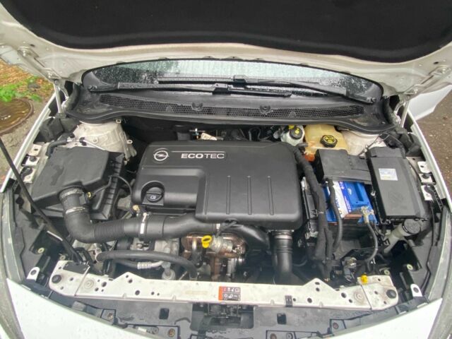 Опель Астра 2013 в Фастове на Automoto.ua Белый Опель Астра, объемом двигателя 1.7 л и пробегом 296 тыс. км за 8000 $, фото 8 на Automoto.ua