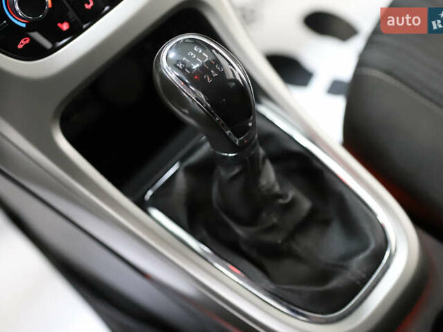 Белый Опель Астра, объемом двигателя 1.7 л и пробегом 140 тыс. км за 7700 $, фото 60 на Automoto.ua