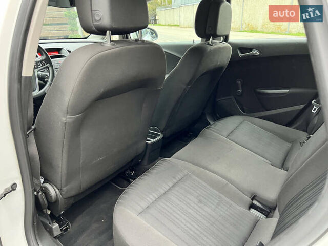 Опель Астра 2013 у Львові на Automoto.ua Білий Опель Астра, об'ємом двигуна 1.7 л та пробігом 192 тис. км за 7300 $, фото 26 на Automoto.ua