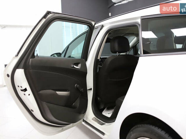 Белый Опель Астра, объемом двигателя 1.7 л и пробегом 140 тыс. км за 7700 $, фото 68 на Automoto.ua