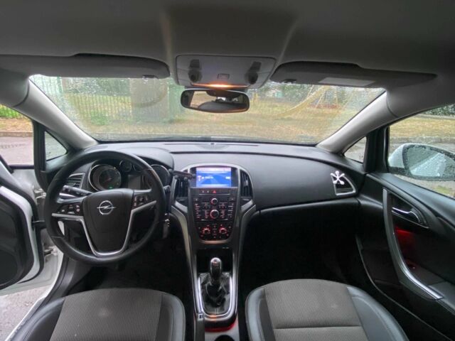 Опель Астра 2013 в Фастове на Automoto.ua Белый Опель Астра, объемом двигателя 1.7 л и пробегом 296 тыс. км за 8000 $, фото 16 на Automoto.ua