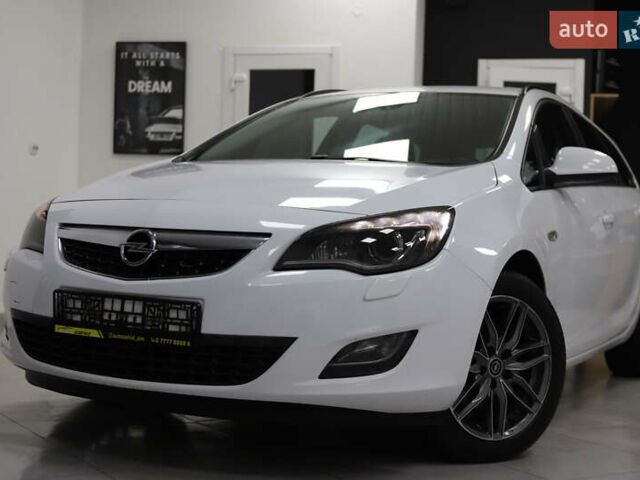 Белый Опель Астра, объемом двигателя 1.7 л и пробегом 140 тыс. км за 7700 $, фото 8 на Automoto.ua