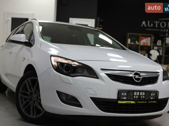 Белый Опель Астра, объемом двигателя 1.7 л и пробегом 140 тыс. км за 7700 $, фото 19 на Automoto.ua