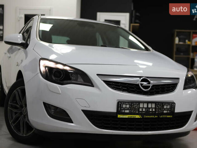 Белый Опель Астра, объемом двигателя 1.7 л и пробегом 140 тыс. км за 7700 $, фото 1 на Automoto.ua