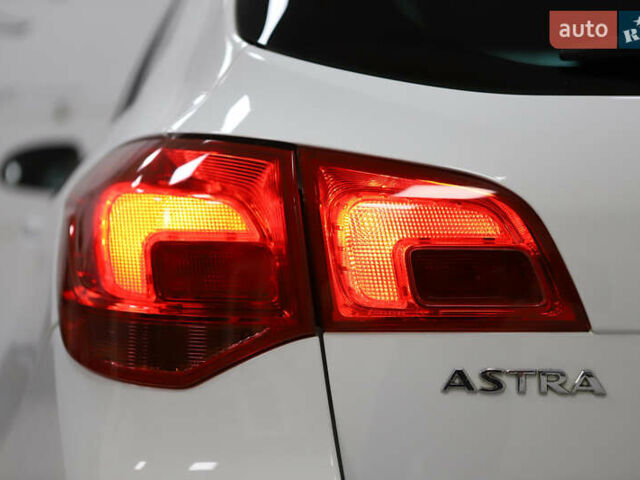 Белый Опель Астра, объемом двигателя 1.7 л и пробегом 140 тыс. км за 7700 $, фото 43 на Automoto.ua