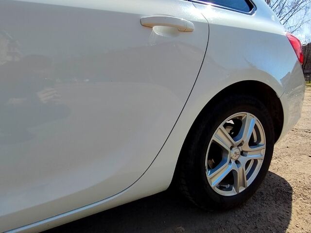 Белый Опель Астра, объемом двигателя 1.2 л и пробегом 24000 тыс. км за 6000 $, фото 4 на Automoto.ua