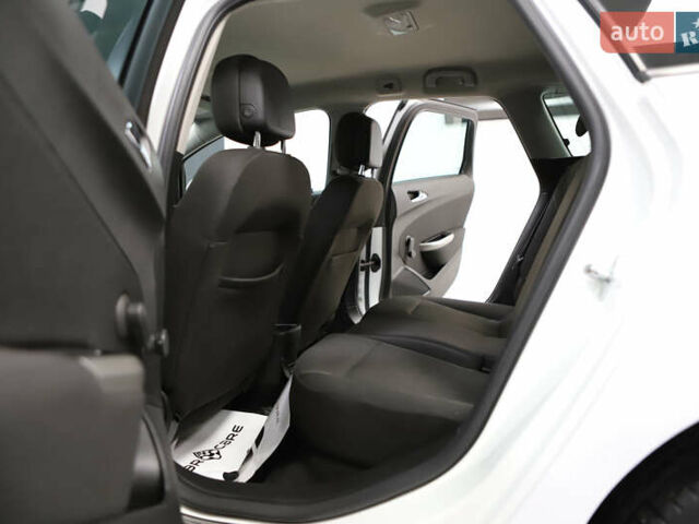 Белый Опель Астра, объемом двигателя 1.7 л и пробегом 140 тыс. км за 7700 $, фото 70 на Automoto.ua