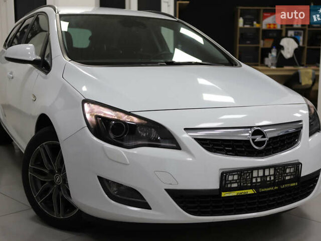 Белый Опель Астра, объемом двигателя 1.7 л и пробегом 140 тыс. км за 7700 $, фото 21 на Automoto.ua