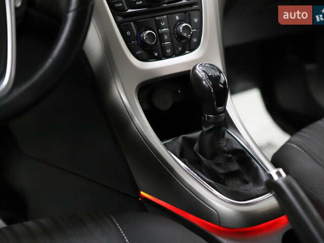 Белый Опель Астра, объемом двигателя 1.7 л и пробегом 140 тыс. км за 7700 $, фото 74 на Automoto.ua