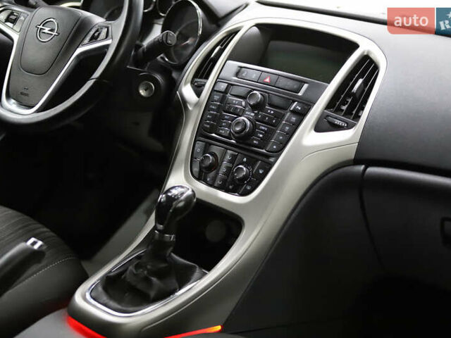 Белый Опель Астра, объемом двигателя 1.7 л и пробегом 140 тыс. км за 7700 $, фото 85 на Automoto.ua