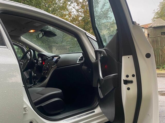 Опель Астра 2013 в Фастове на Automoto.ua Белый Опель Астра, объемом двигателя 1.7 л и пробегом 296 тыс. км за 8000 $, фото 13 на Automoto.ua