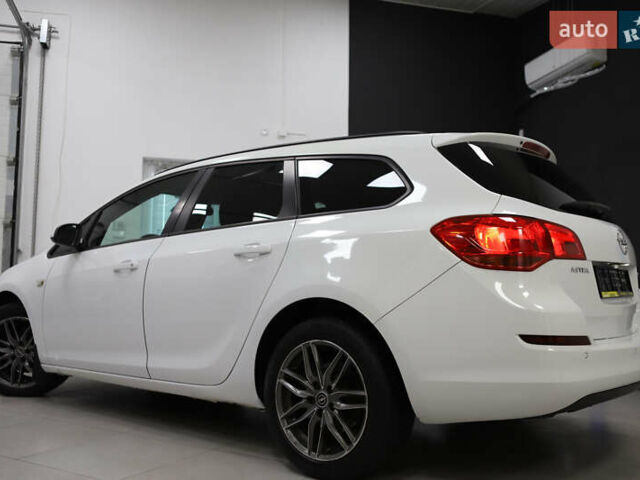 Белый Опель Астра, объемом двигателя 1.7 л и пробегом 140 тыс. км за 7700 $, фото 32 на Automoto.ua