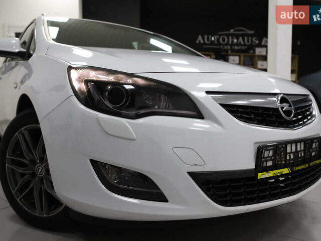 Белый Опель Астра, объемом двигателя 1.7 л и пробегом 140 тыс. км за 7700 $, фото 23 на Automoto.ua