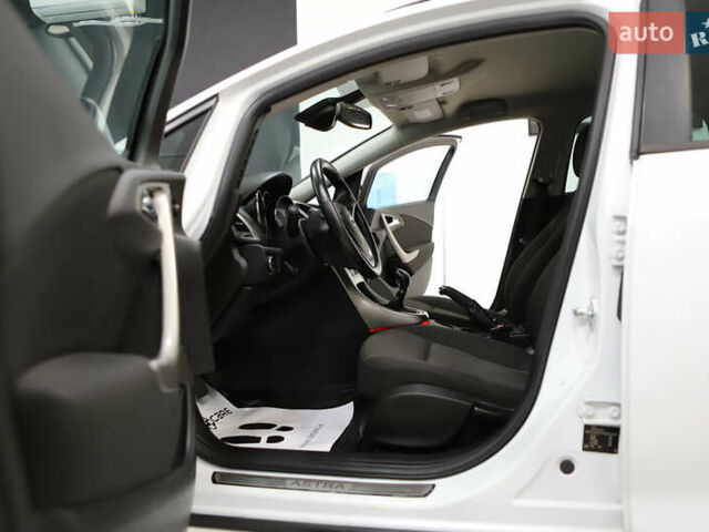 Белый Опель Астра, объемом двигателя 1.7 л и пробегом 140 тыс. км за 7700 $, фото 45 на Automoto.ua