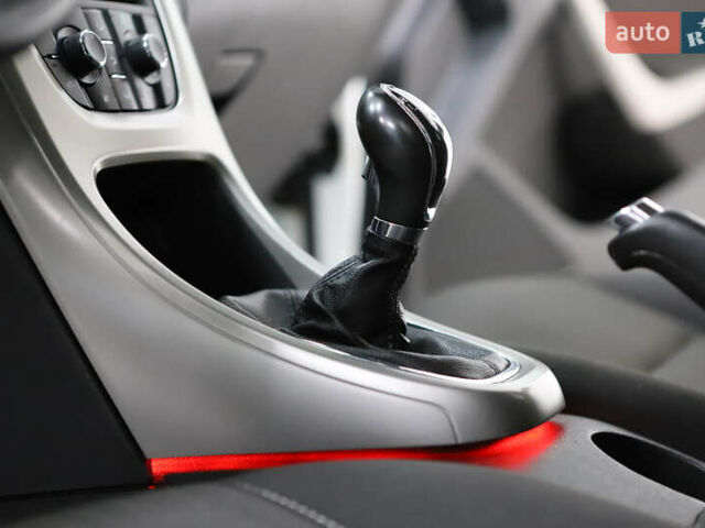 Белый Опель Астра, объемом двигателя 1.7 л и пробегом 140 тыс. км за 7700 $, фото 49 на Automoto.ua