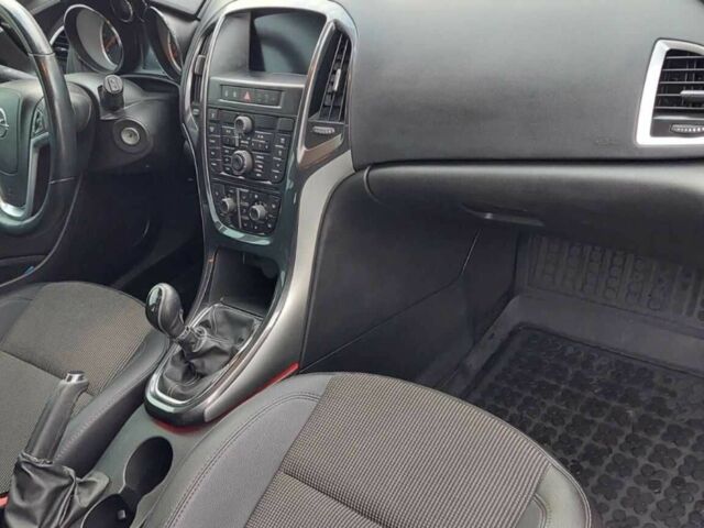 Белый Опель Астра, объемом двигателя 1.69 л и пробегом 226 тыс. км за 7400 $, фото 3 на Automoto.ua