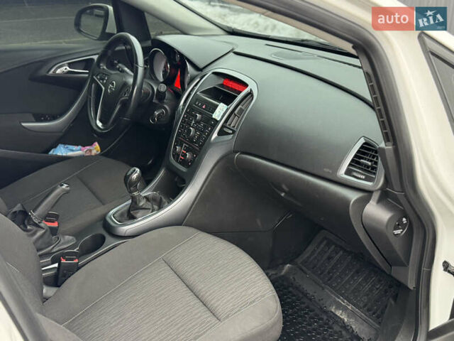 Белый Опель Астра, объемом двигателя 1.7 л и пробегом 272 тыс. км за 6800 $, фото 6 на Automoto.ua