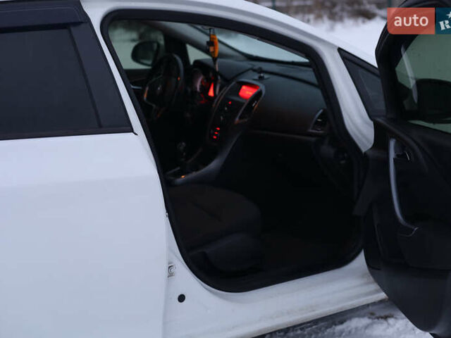Белый Опель Астра, объемом двигателя 1.96 л и пробегом 286 тыс. км за 7500 $, фото 12 на Automoto.ua