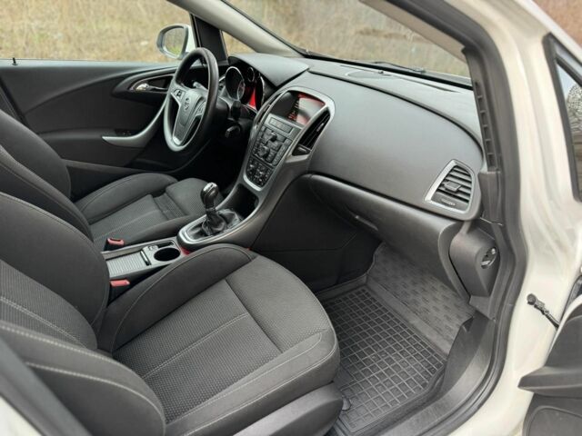 Белый Опель Астра, объемом двигателя 1.7 л и пробегом 280 тыс. км за 7300 $, фото 6 на Automoto.ua