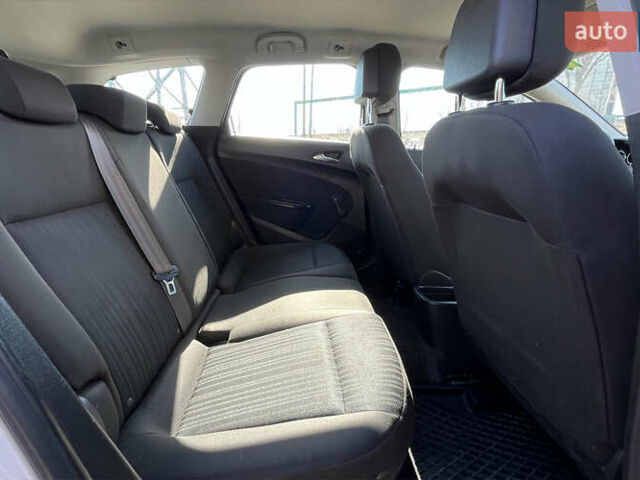 Белый Опель Астра, объемом двигателя 1.4 л и пробегом 176 тыс. км за 7500 $, фото 19 на Automoto.ua