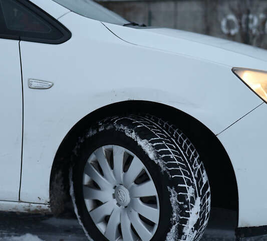 Белый Опель Астра, объемом двигателя 1.96 л и пробегом 286 тыс. км за 7500 $, фото 3 на Automoto.ua