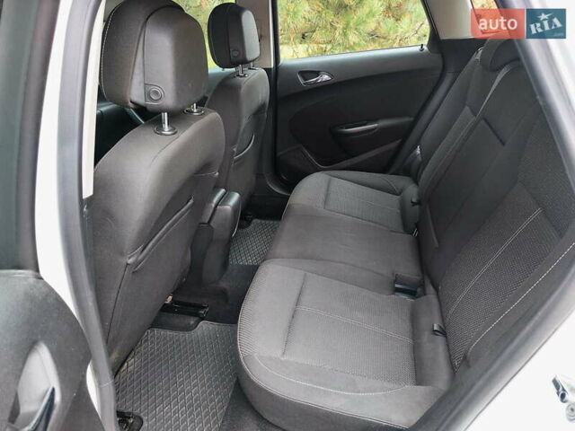 Белый Опель Астра, объемом двигателя 1.6 л и пробегом 211 тыс. км за 9300 $, фото 8 на Automoto.ua