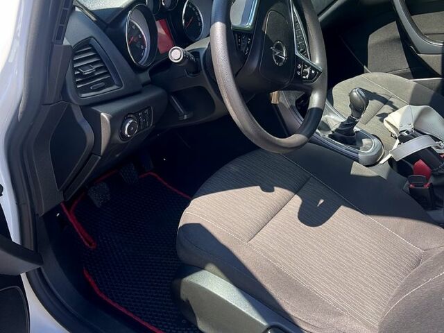 Белый Опель Астра, объемом двигателя 1.6 л и пробегом 244 тыс. км за 8000 $, фото 5 на Automoto.ua