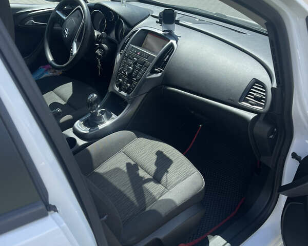 Білий Опель Астра, об'ємом двигуна 1.6 л та пробігом 240 тис. км за 8500 $, фото 4 на Automoto.ua