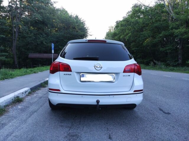 Белый Опель Астра, объемом двигателя 1.6 л и пробегом 235 тыс. км за 8500 $, фото 4 на Automoto.ua