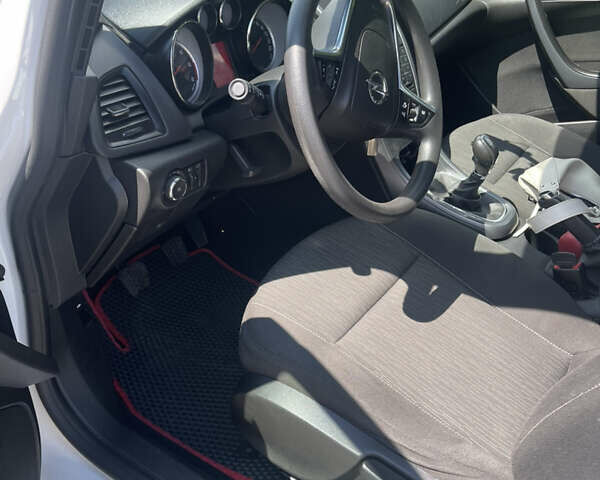 Білий Опель Астра, об'ємом двигуна 1.6 л та пробігом 240 тис. км за 8500 $, фото 3 на Automoto.ua