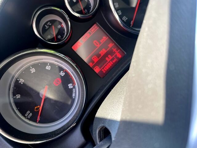 Белый Опель Астра, объемом двигателя 1.6 л и пробегом 244 тыс. км за 8000 $, фото 6 на Automoto.ua