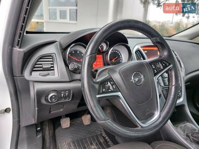 Белый Опель Астра, объемом двигателя 1.6 л и пробегом 211 тыс. км за 9300 $, фото 13 на Automoto.ua