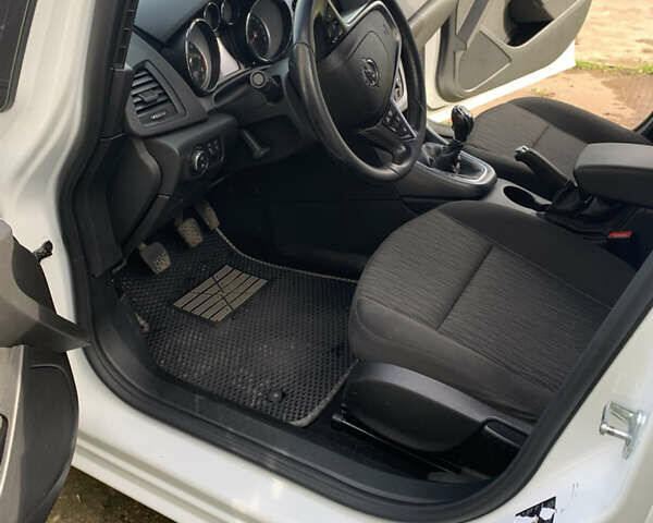 Белый Опель Астра, объемом двигателя 1.6 л и пробегом 271 тыс. км за 8700 $, фото 20 на Automoto.ua