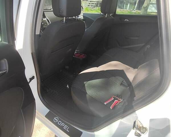 Белый Опель Астра, объемом двигателя 1.6 л и пробегом 303 тыс. км за 7900 $, фото 3 на Automoto.ua