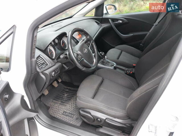 Белый Опель Астра, объемом двигателя 1.6 л и пробегом 211 тыс. км за 9300 $, фото 7 на Automoto.ua