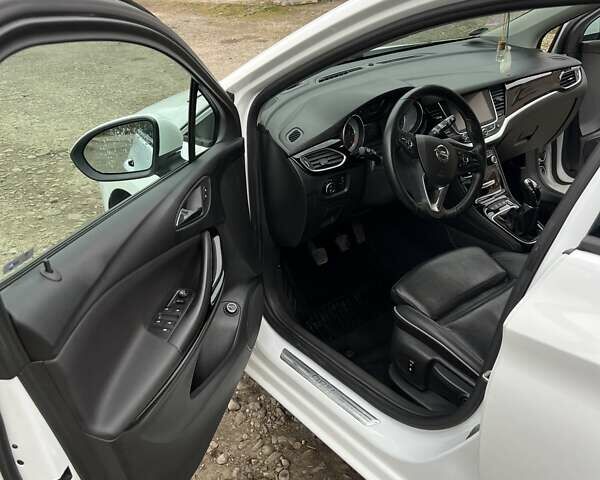 Белый Опель Астра, объемом двигателя 1.6 л и пробегом 224 тыс. км за 11400 $, фото 13 на Automoto.ua