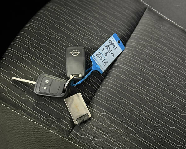 Белый Опель Астра, объемом двигателя 1.6 л и пробегом 198 тыс. км за 7500 $, фото 33 на Automoto.ua