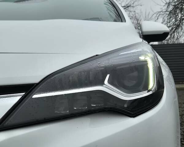 Білий Опель Астра, об'ємом двигуна 1.6 л та пробігом 182 тис. км за 12799 $, фото 2 на Automoto.ua